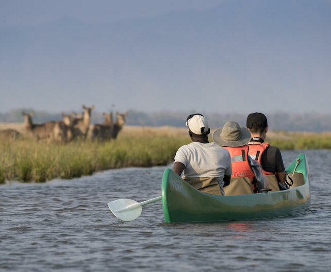 Zimbabwe_Nyamatusi_Camp_canoe3_800x534